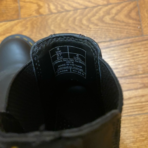 Dr. Martens 2976 Nappa Chelsea Boots | Size 6 | w Balsam Cream | Great Condition - Picture 3 of 5